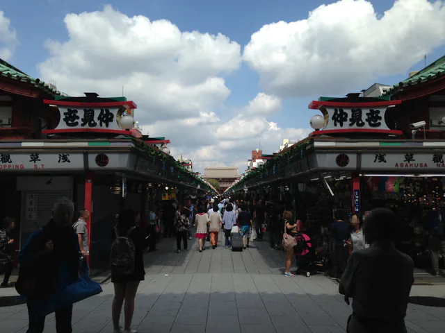 仲见世商店街